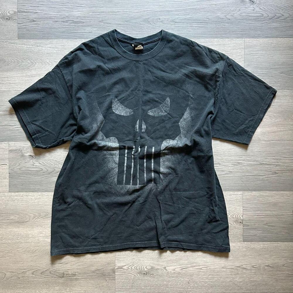 Vintage 2004 Marvel Punisher Skull Graphic Tee Faded Black XL